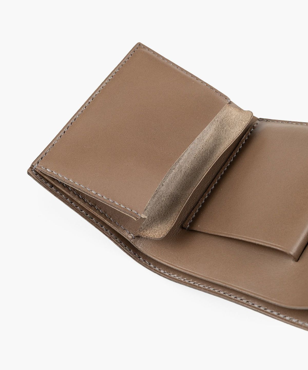 外装（ミネルバボックス）：Hortensia、内装（ブッテーロ）：Grey、糸色：内装と同系色