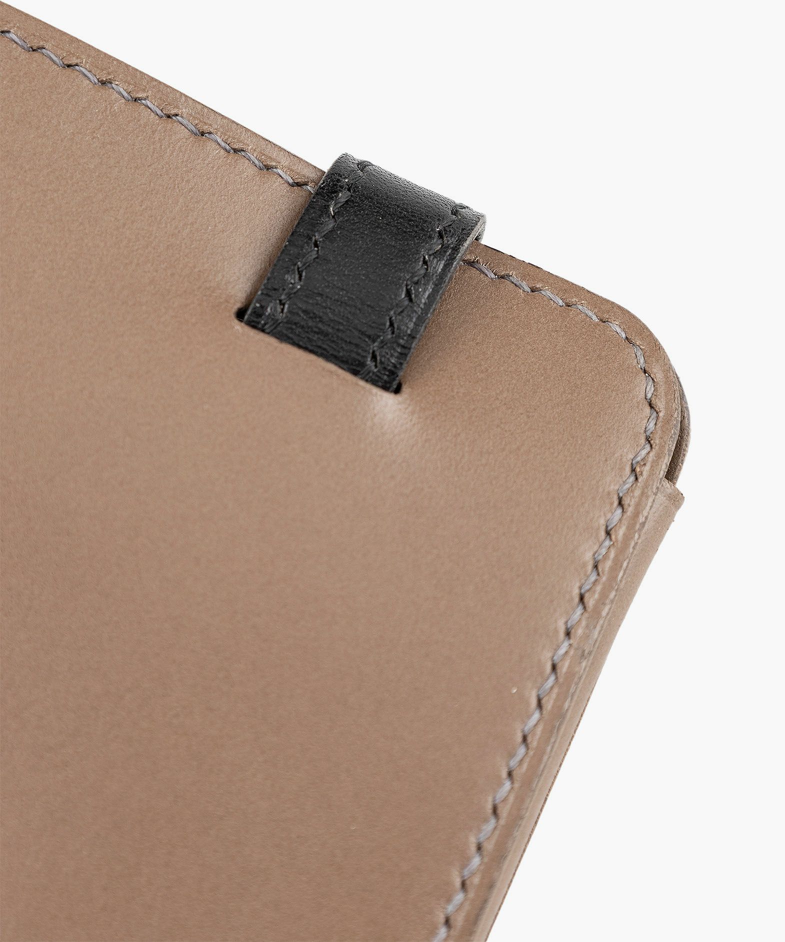 外装＆内装（ブッテーロ）：Grey、ベルト（ブッテーロ）：Nero