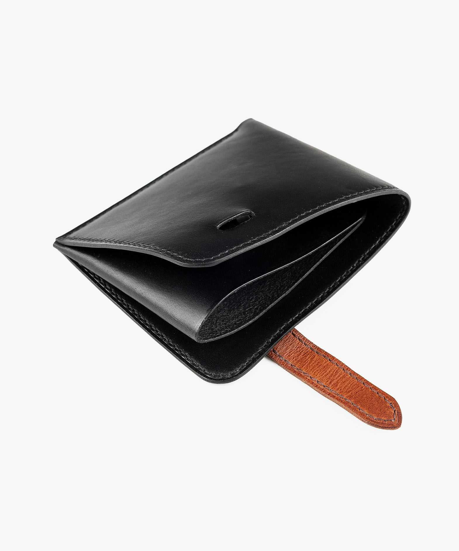 外装＆内装（ブッテーロ）：Nero、ベルト（マレンマ）：Red Brown