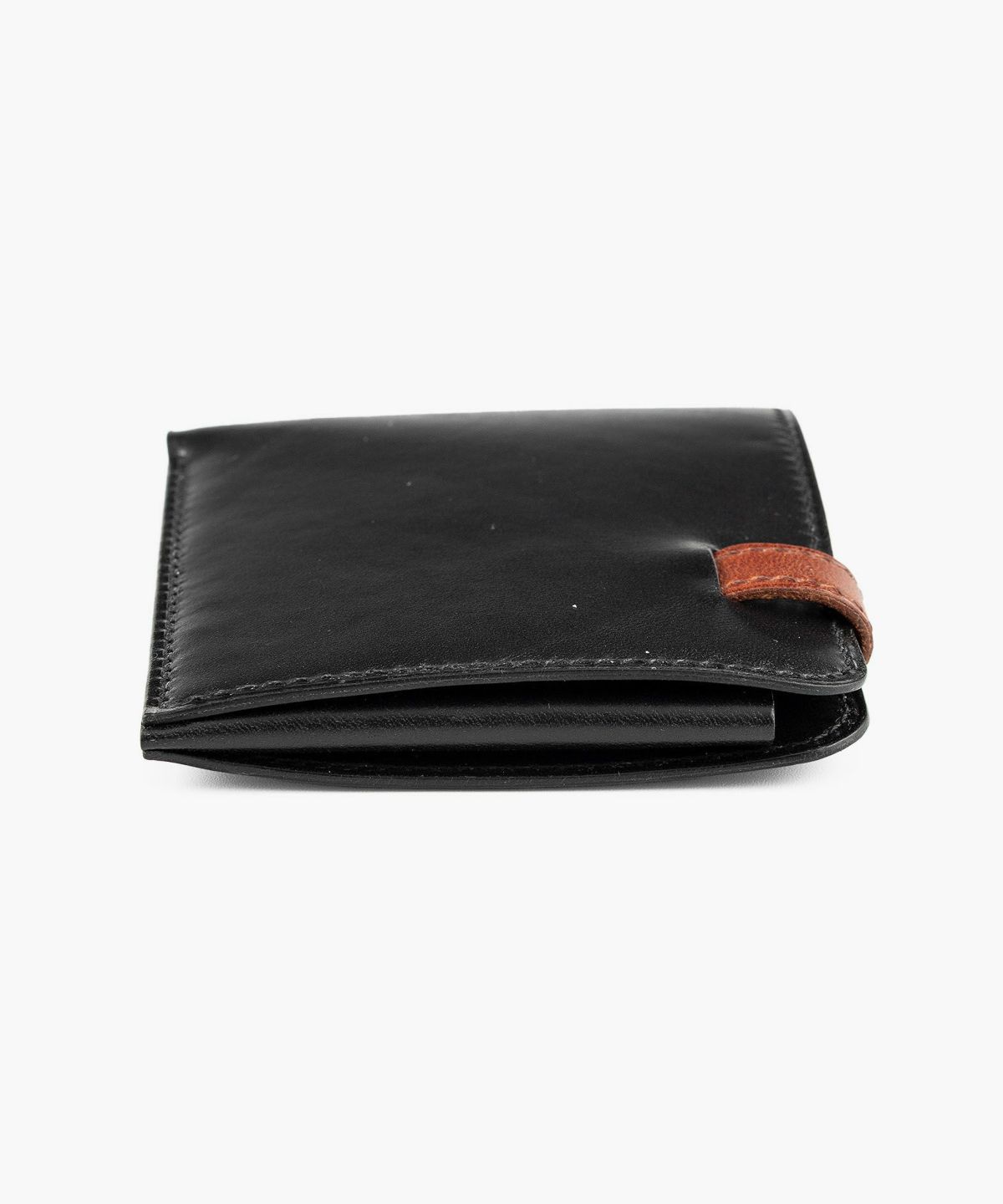 外装＆内装（ブッテーロ）：Nero、ベルト（マレンマ）：Red Brown