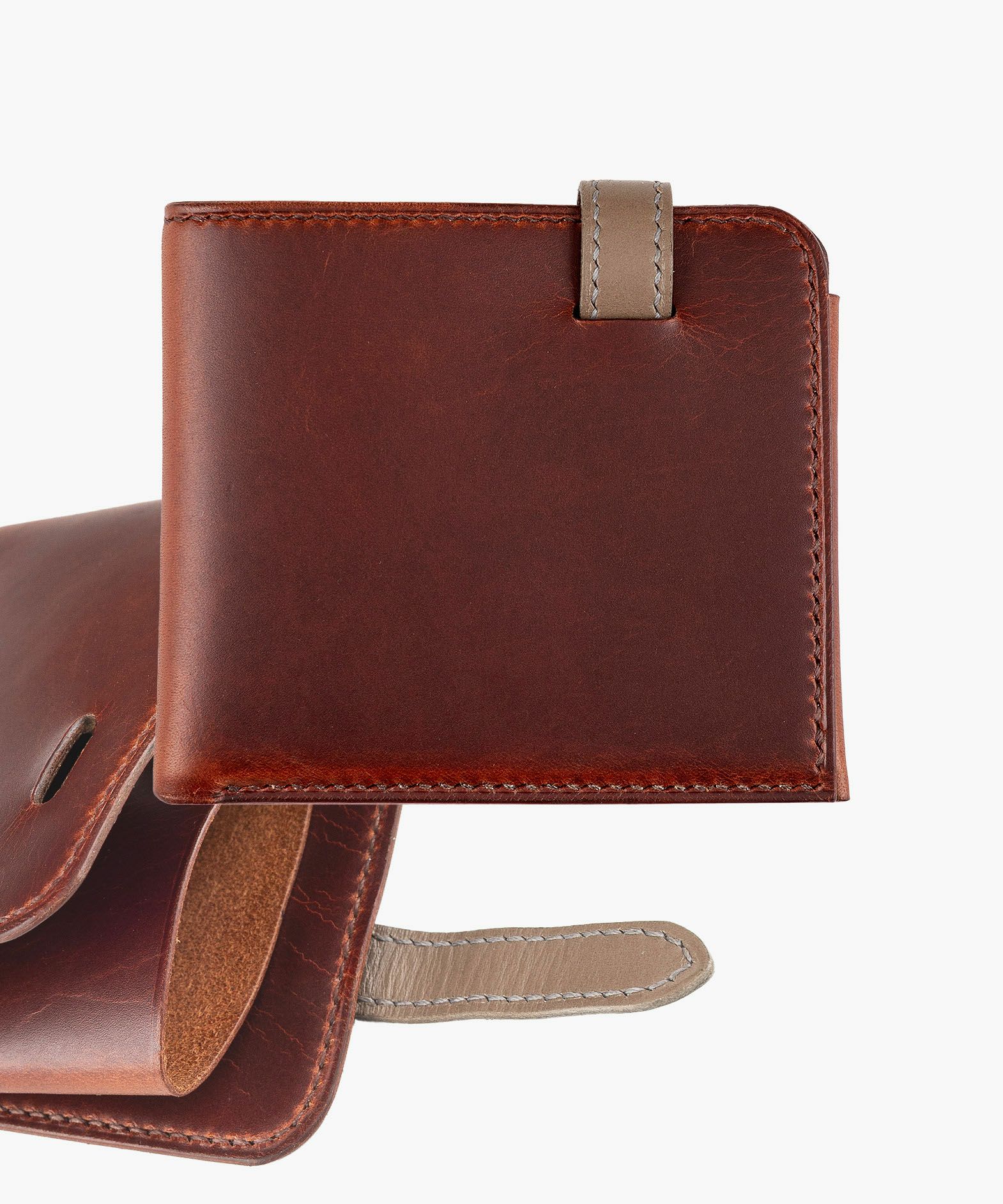 外装＆内装（マレンマ）：Red Brown、ベルト（ブッテーロ）：Grey