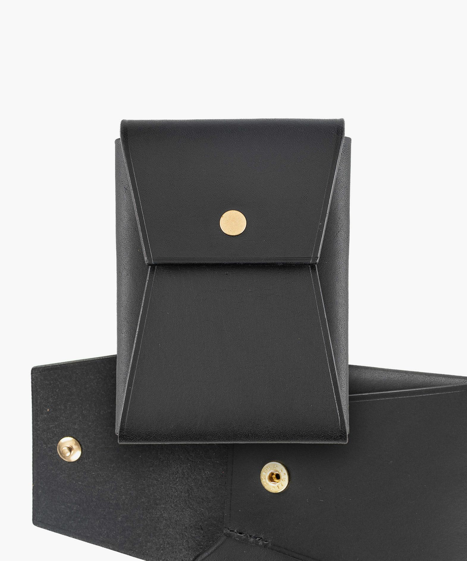 素材＆カラー（リスシオ）：Black、留め具：イタリーホック