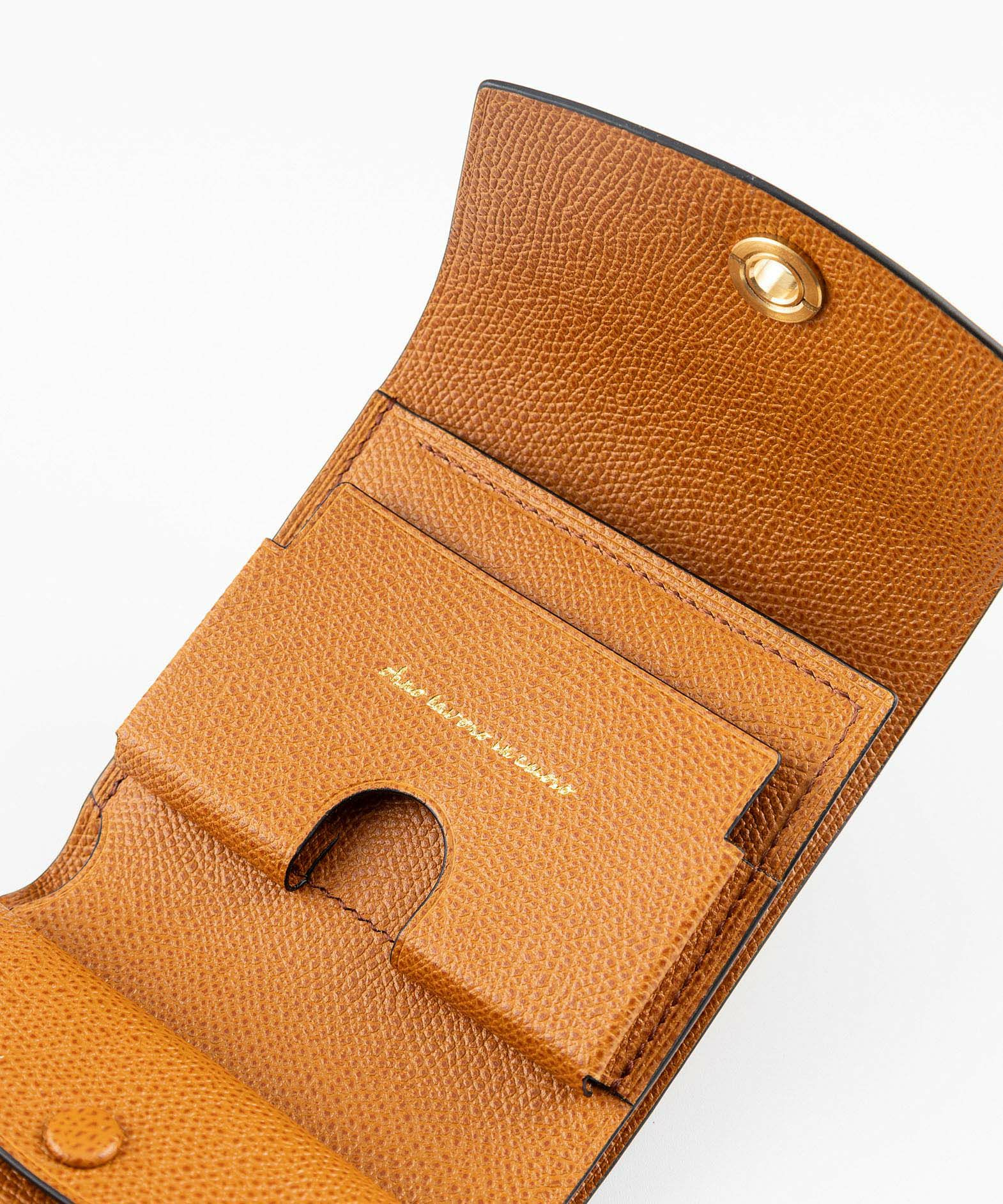 外装（ドーフィン）：Camel、内装（ドーフィン）：Camel、カードスロットタイプ：大容量1ポケット、利き手：右利き用、オコシ金具：Gold