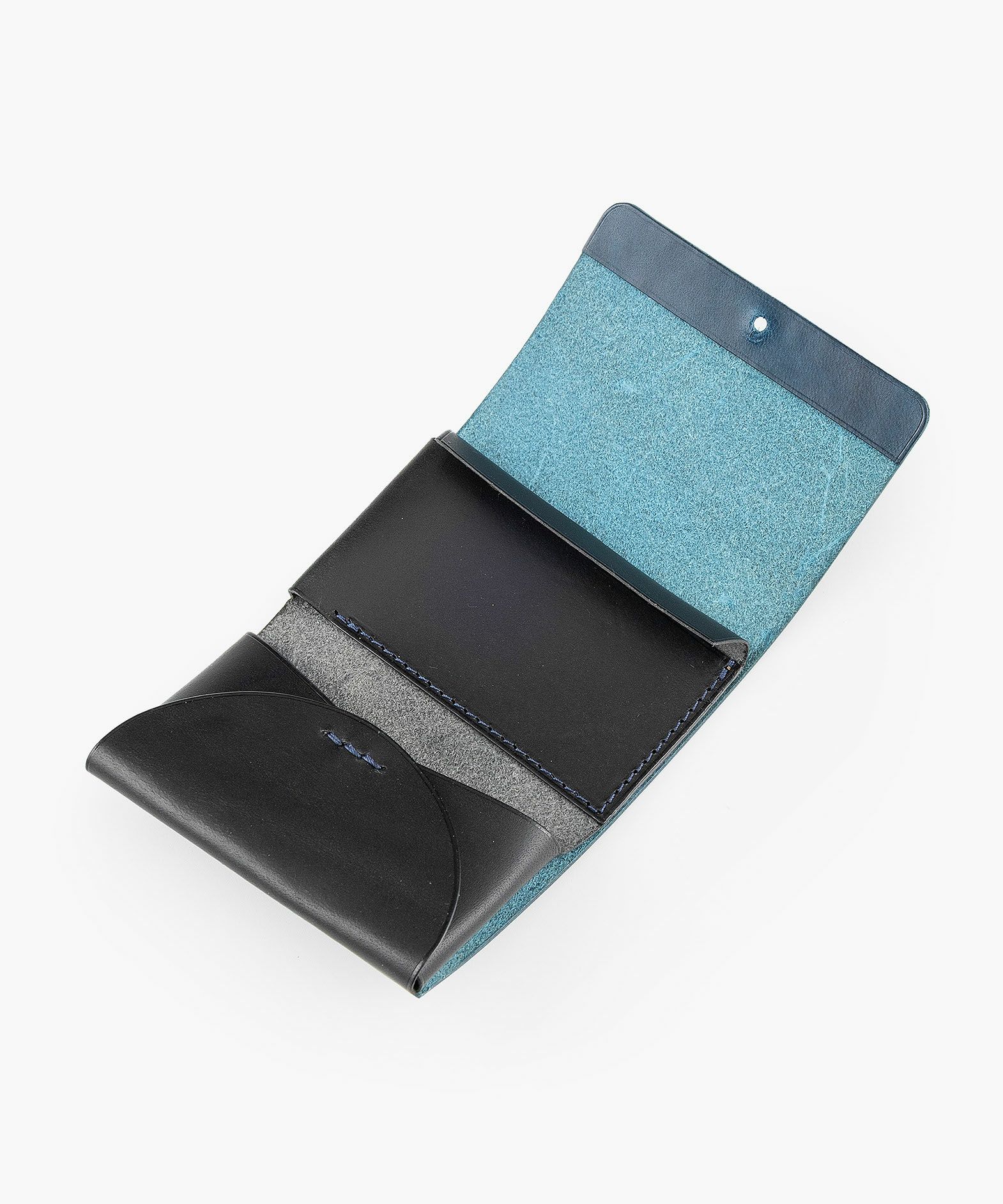 外装（ブッテーロ）：Blue、内装（ブッテーロ）：Black、糸色：外装と同系色、金具：Gold