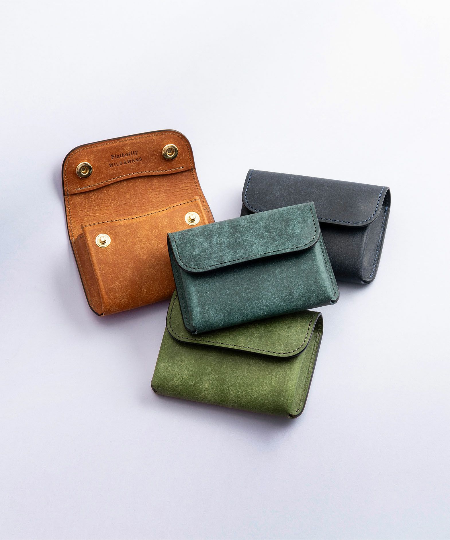 フラソリティ × ワイルドスワンズ フラップコンパクトケース