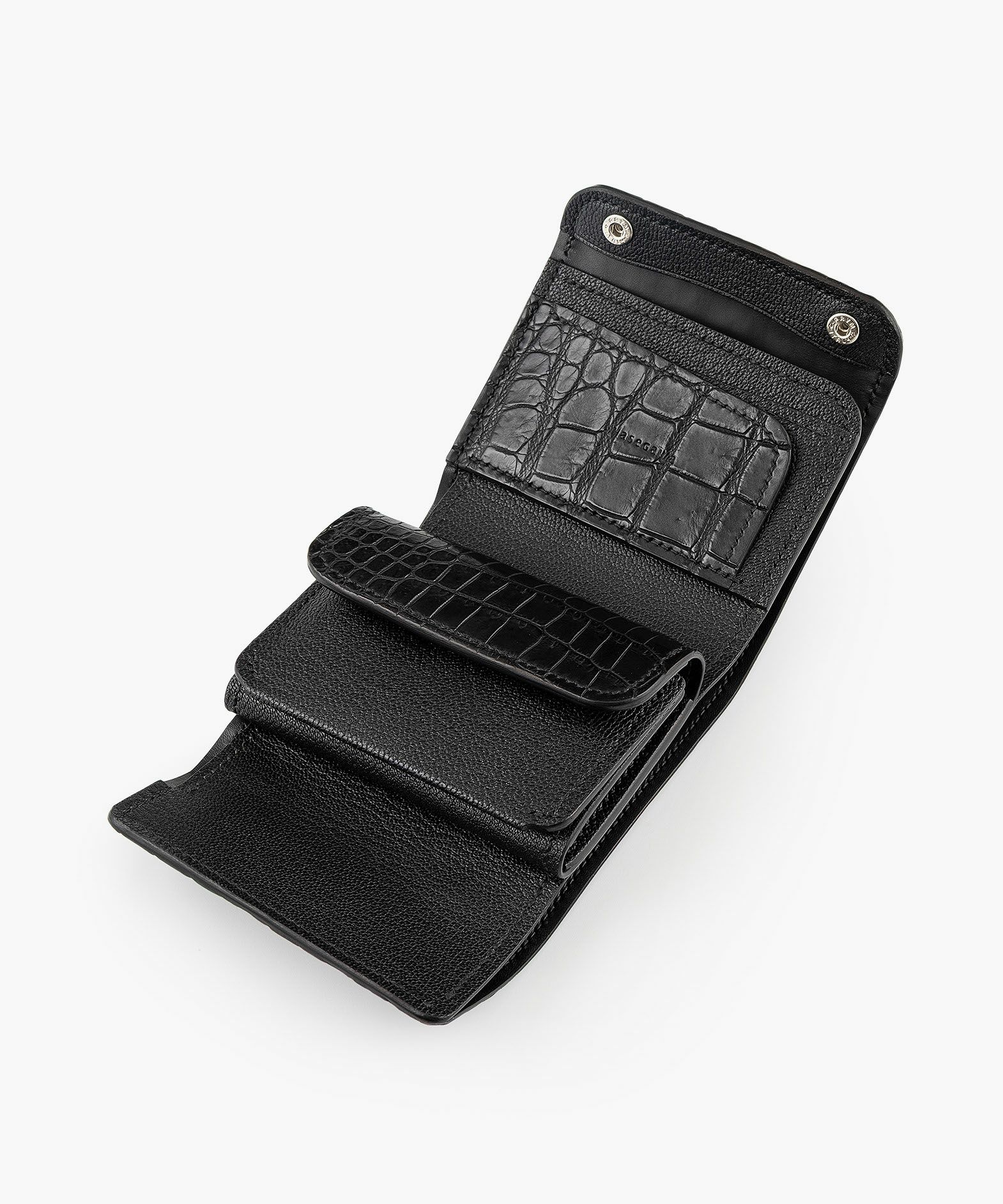 外装（ポロサス）：Black、糸色：Black、ホック：Silver、内装裏張り（ブルガロ）：Black、内装（シェーブル：Black、内装装飾：あおり式カードポケット＆コインケースフラップの両方