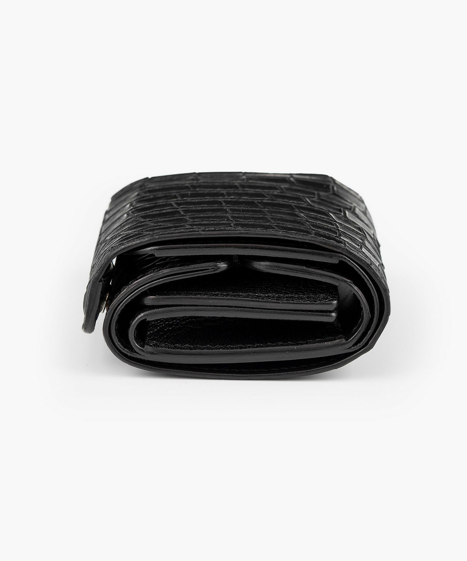 外装（ポロサス）：Black、糸色：Black、ホック：Silver、内装裏張り（ブルガロ）：Black、内装（シェーブル：Black、内装装飾：あおり式カードポケット＆コインケースフラップの両方