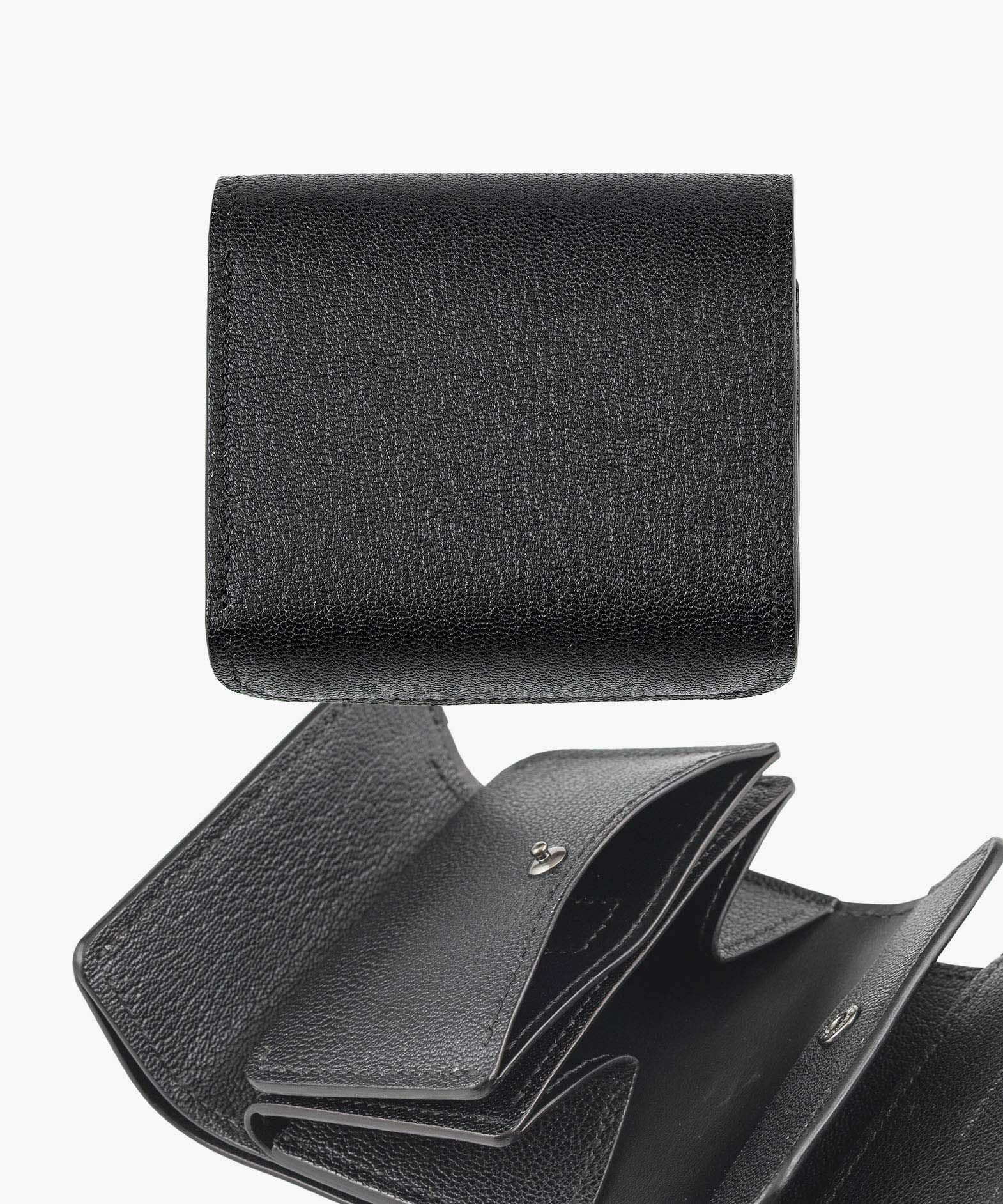 外装（シェーブル）：Black、内装（シェーブル）：Black、内装裏張り（ブルガロ）：Black、糸色：Black、ホック：Black