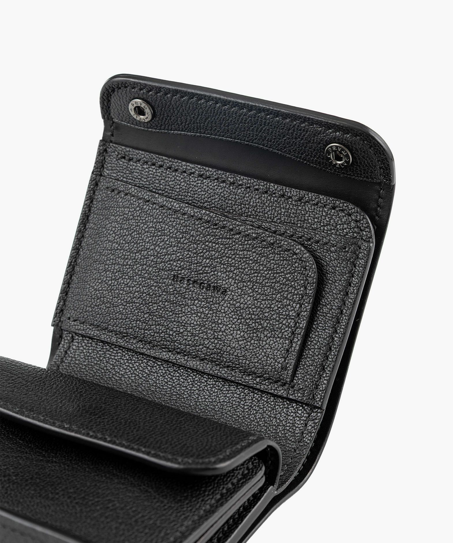 外装（シェーブル）：Black、内装（シェーブル）：Black、内装裏張り（ブルガロ）：Black、糸色：Black、ホック：Black