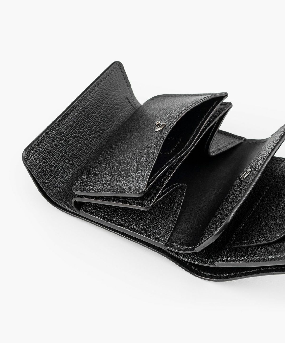 外装（シェーブル）：Black、内装（シェーブル）：Black、内装裏張り（ブルガロ）：Black、糸色：Black、ホック：Black