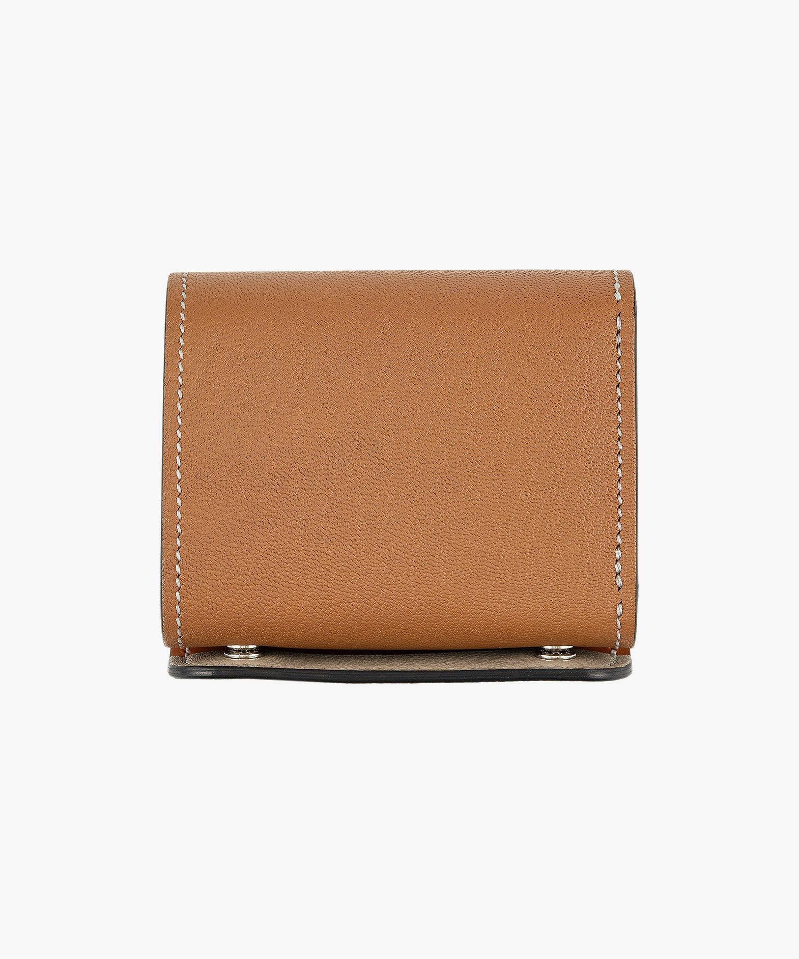 外装（シェーブル）：Camel、内装（シェーブル）：Camel、内装裏張り（ブルガロ）：Cognac、糸色：Gray、ホック：Silver