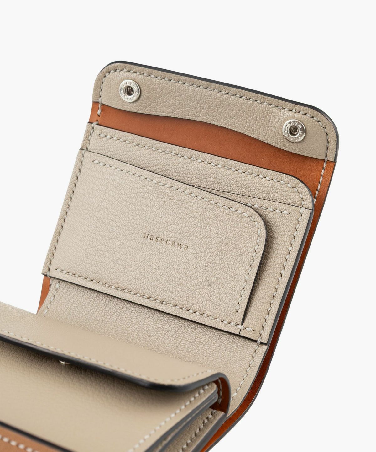 外装（シェーブル）：Camel、内装（シェーブル）：Camel、内装裏張り（ブルガロ）：Cognac、糸色：Gray、ホック：Silver