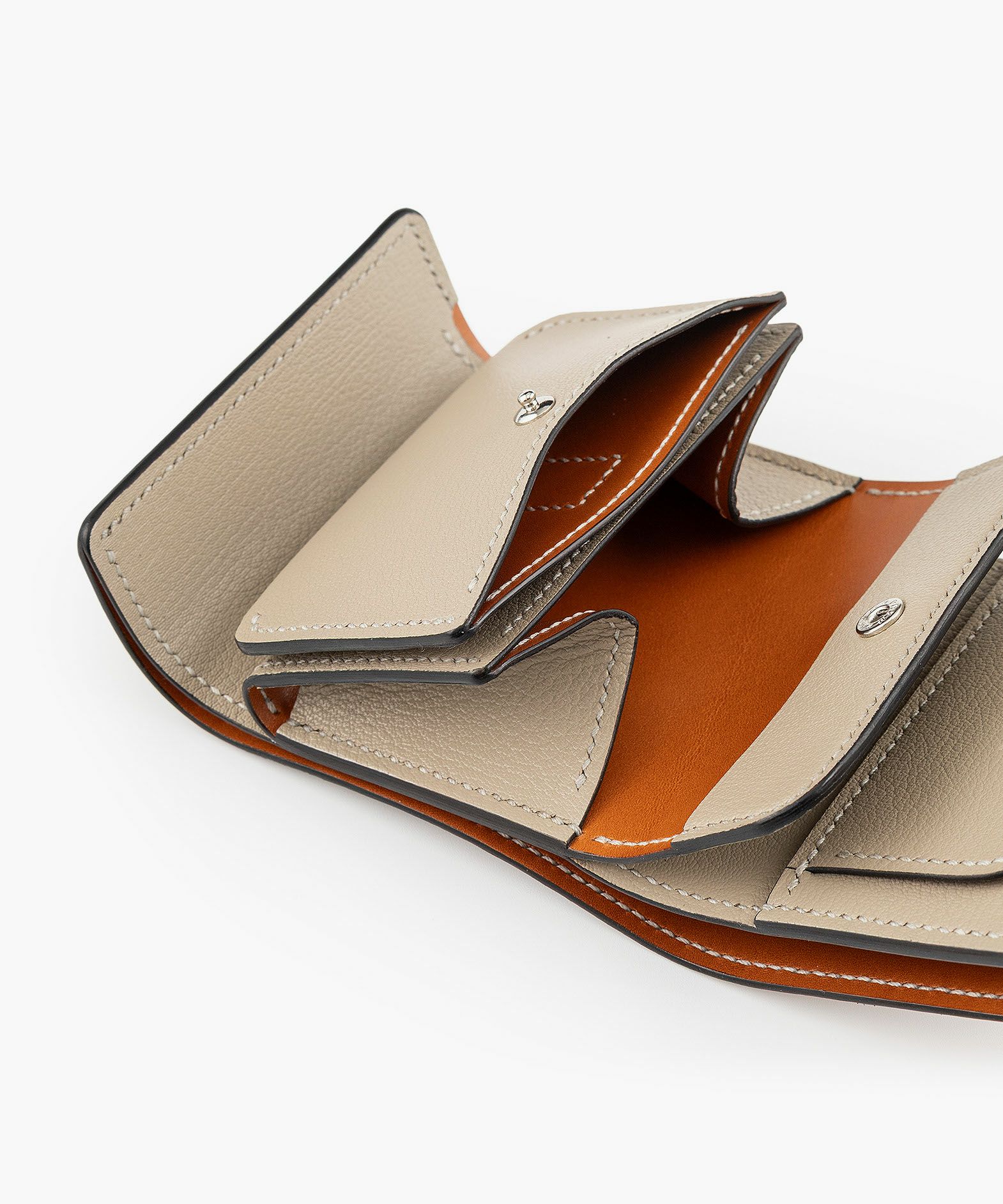 外装（シェーブル）：Camel、内装（シェーブル）：Camel、内装裏張り（ブルガロ）：Cognac、糸色：Gray、ホック：Silver