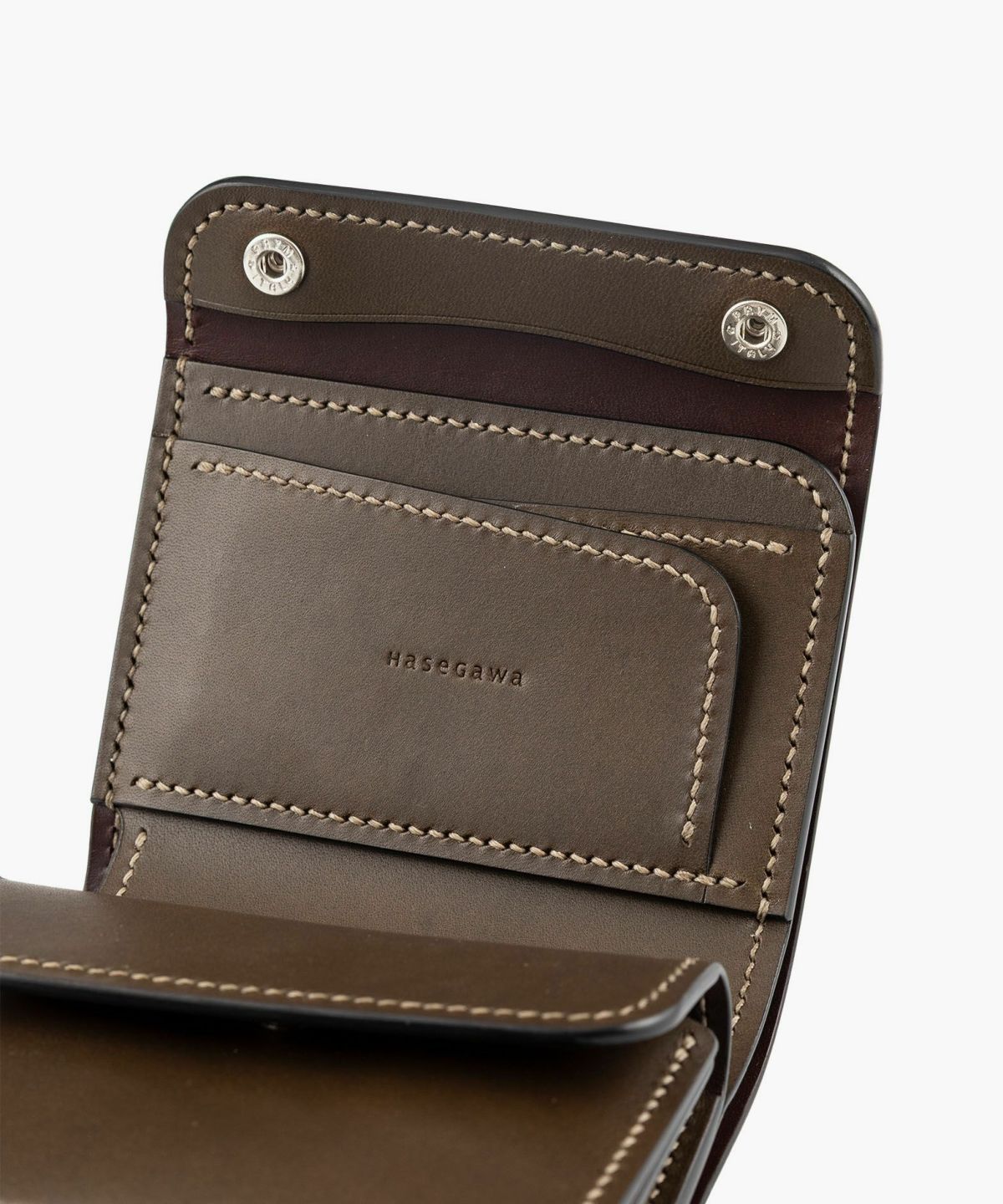 外装（ブルガロ）：Olive、内装（ブルガロ）：Olive、内装裏張り（ブルガロ）：Dark Brown、糸色：Khaki、ホック：Silver