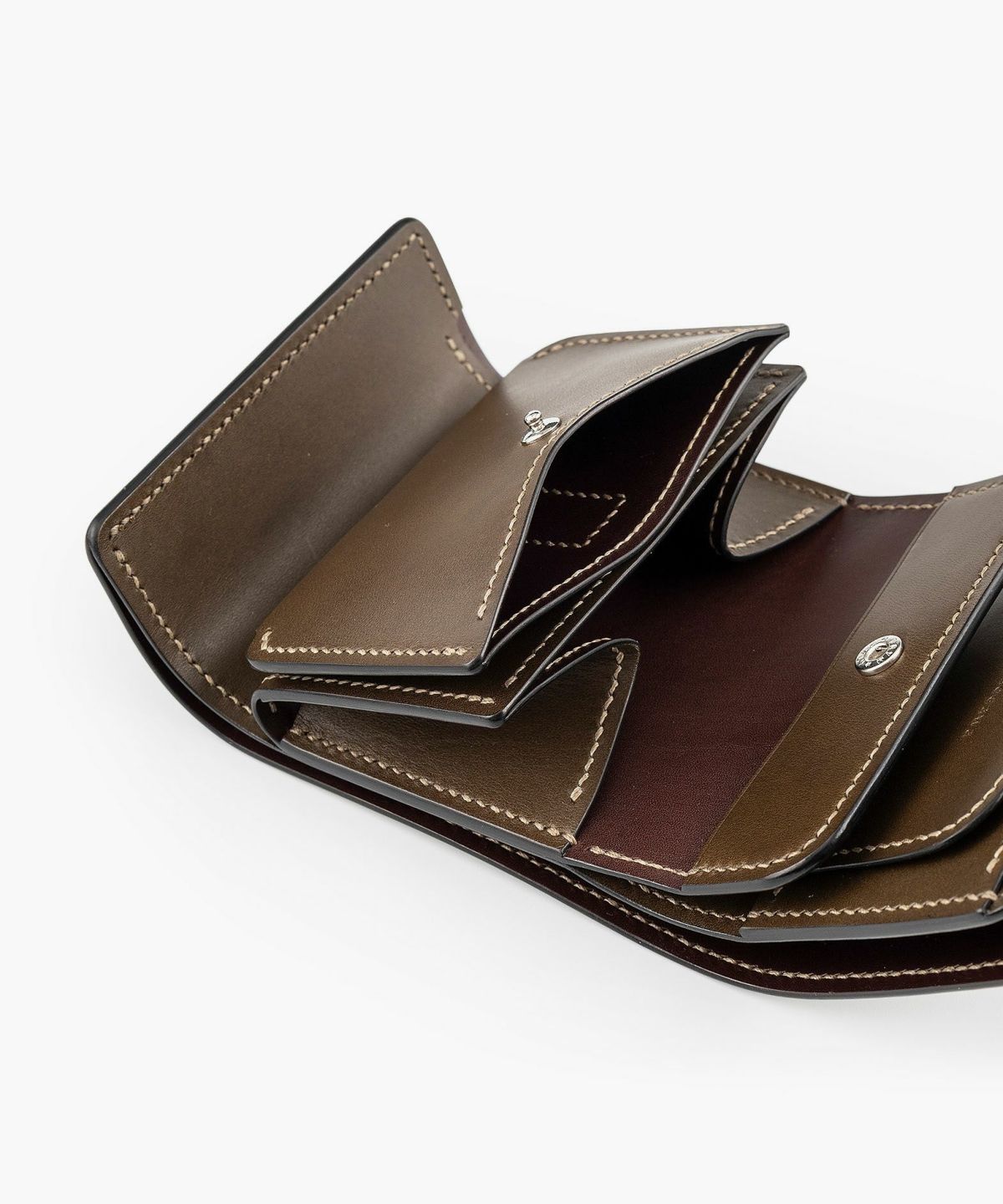 外装（ブルガロ）：Olive、内装（ブルガロ）：Olive、内装裏張り（ブルガロ）：Dark Brown、糸色：Khaki、ホック：Silver