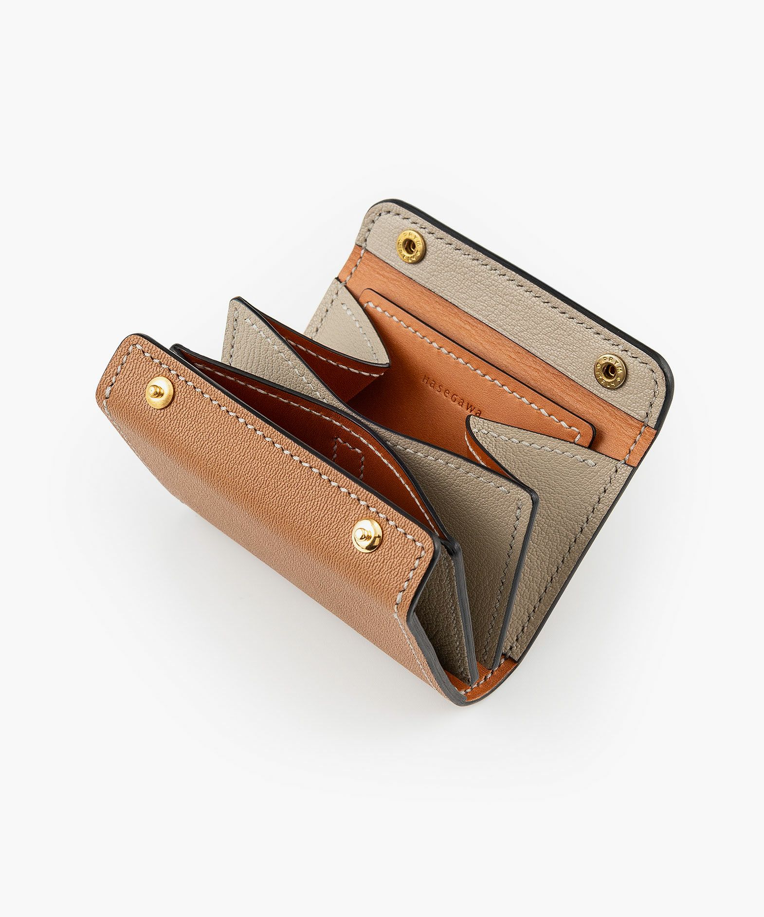 外装（シェーブル）：Camel、内装（シェーブル）：Beige、内装裏張り（ブルガロ）：Cognac、糸色：Gray、ホック：Gold