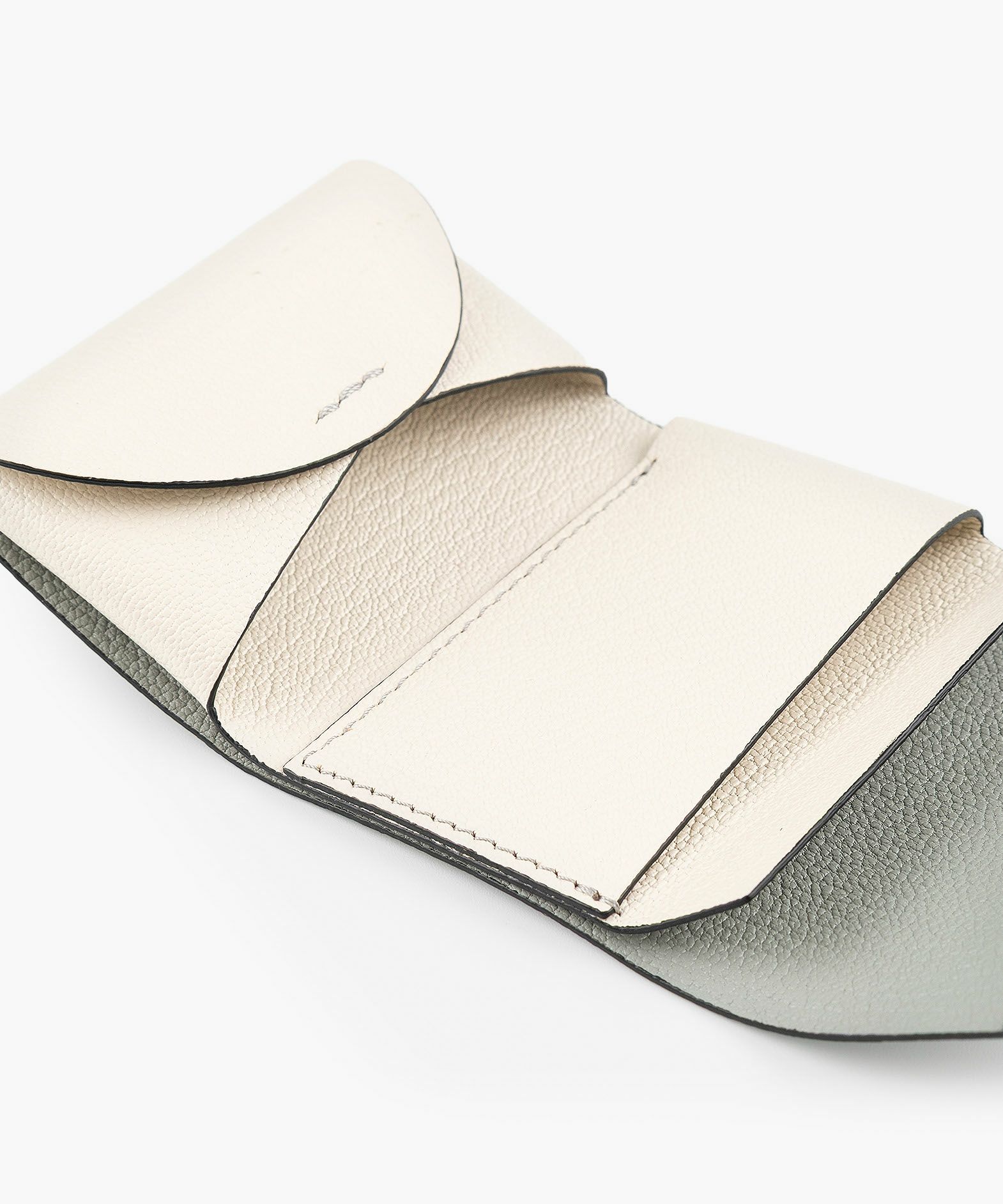 外装（シェーブル）：Gray、内装（シェーブル）：Ivory、糸色：外装と同系色、金具：Silver