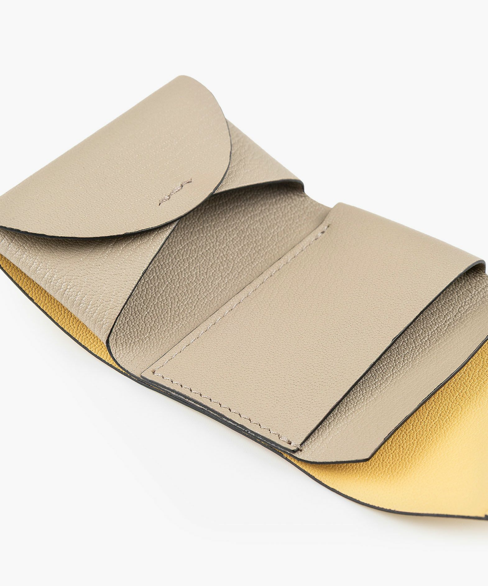 外装（シェーブル）：Light Yellow、内装（シェーブル）：Beige、糸色：内装と同系色、金具：Gold
