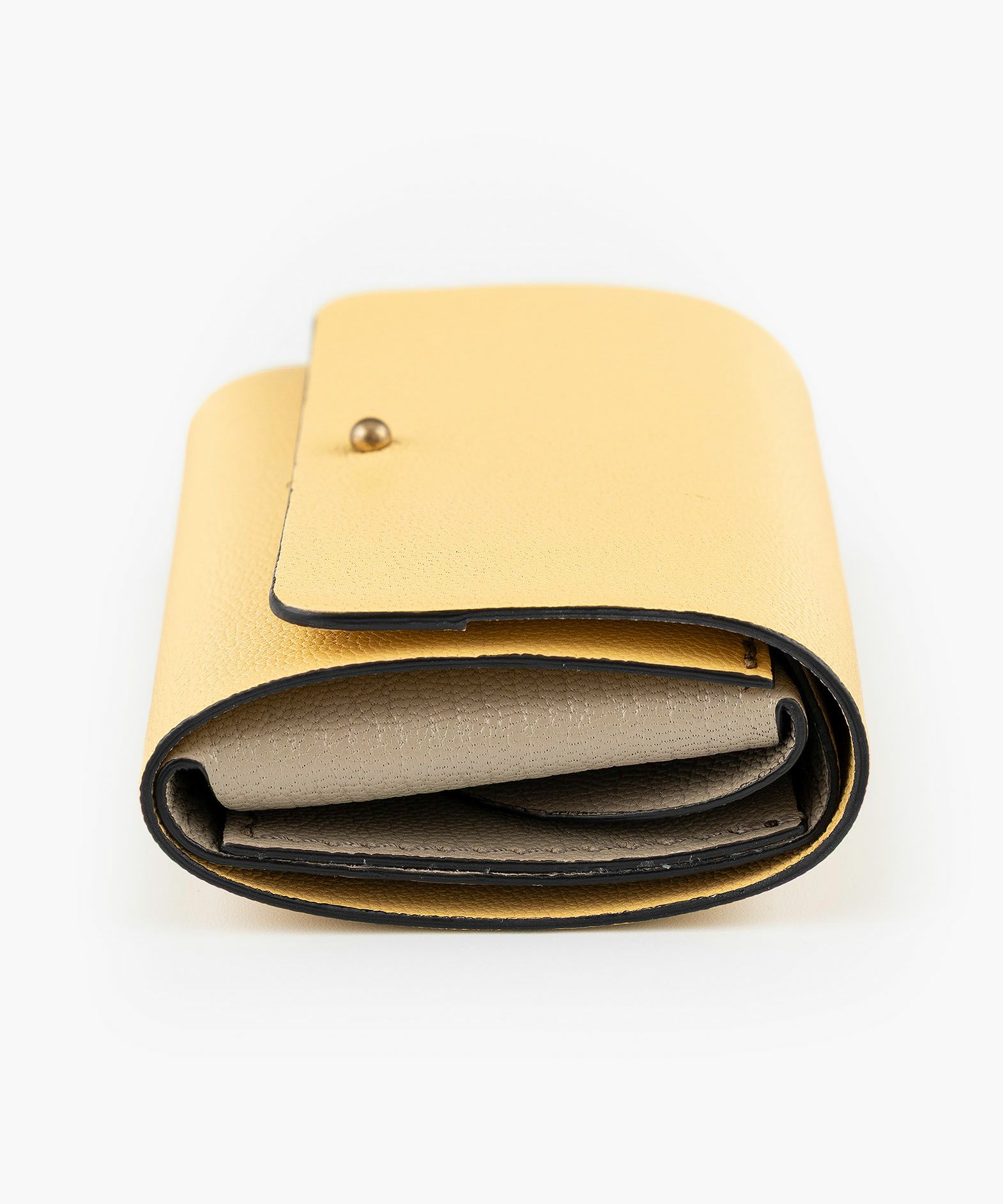 外装（シェーブル）：Light Yellow、内装（シェーブル）：Beige、糸色：内装と同系色、金具：Gold