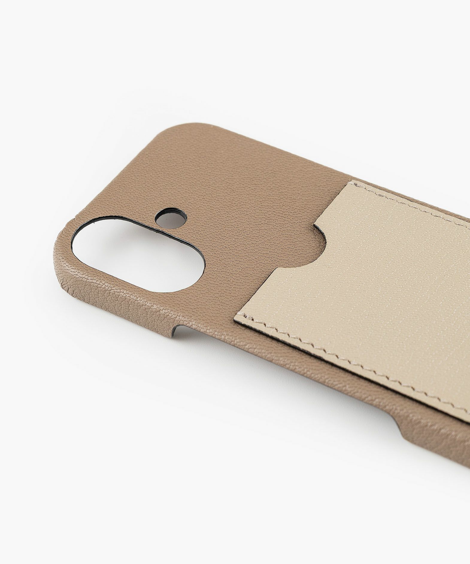 外装（シェーブル）：Etoupe、カードスロット（シェーブル）：Beige、糸色：外装と同系色