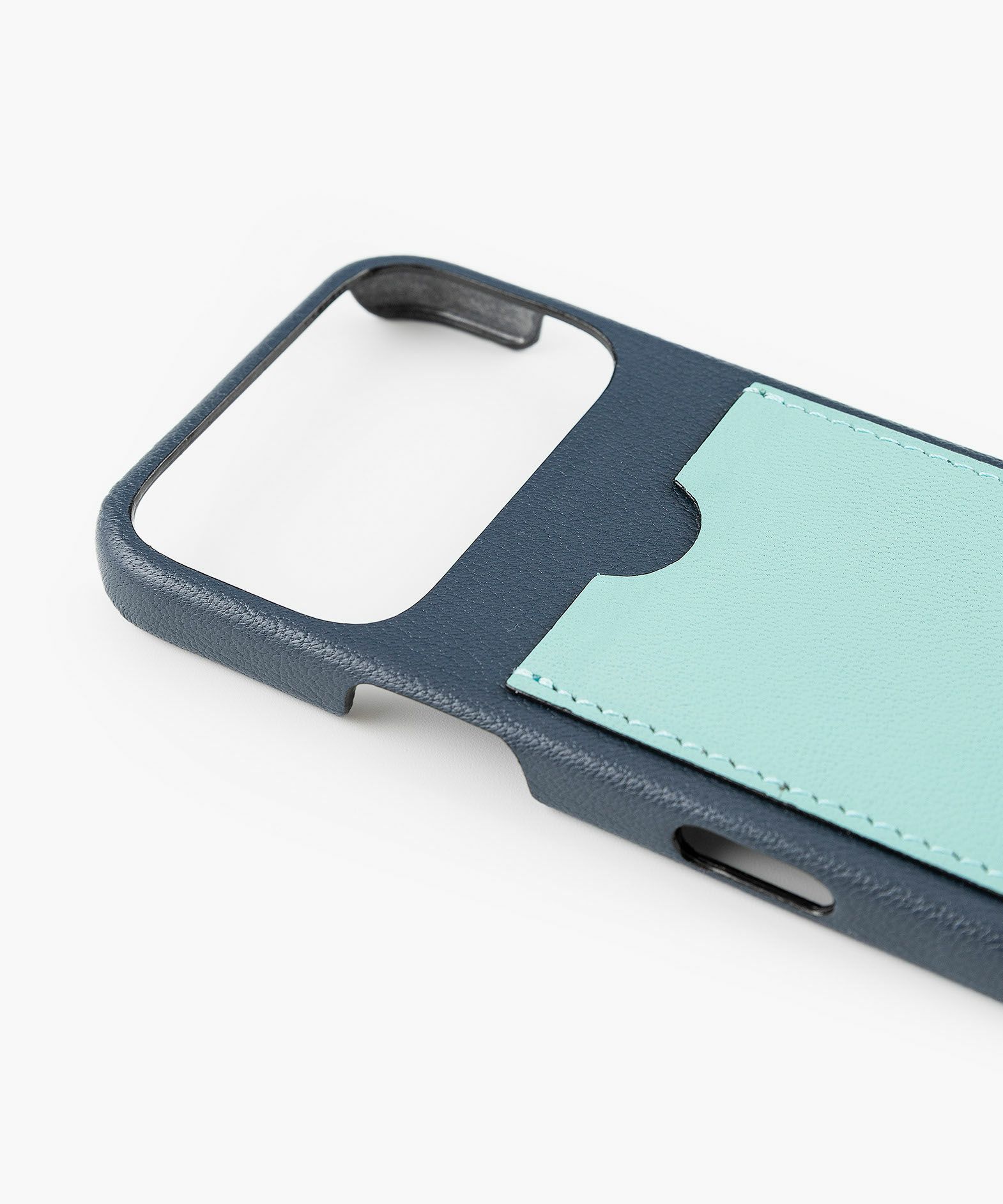 外装（シェーブル）：Navy、カードスロット（シェーブル）：Tiffany Blue、糸色：カードスロットと同系色