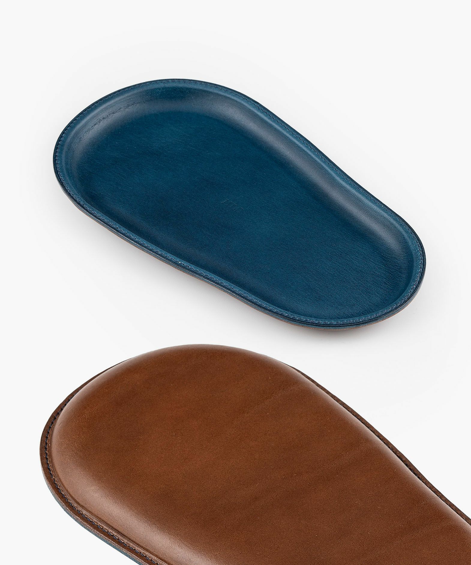 表面（ブッテーロ）：Blue、裏面（ブッテーロ）：Choco、糸色：ディープネイビー（18）