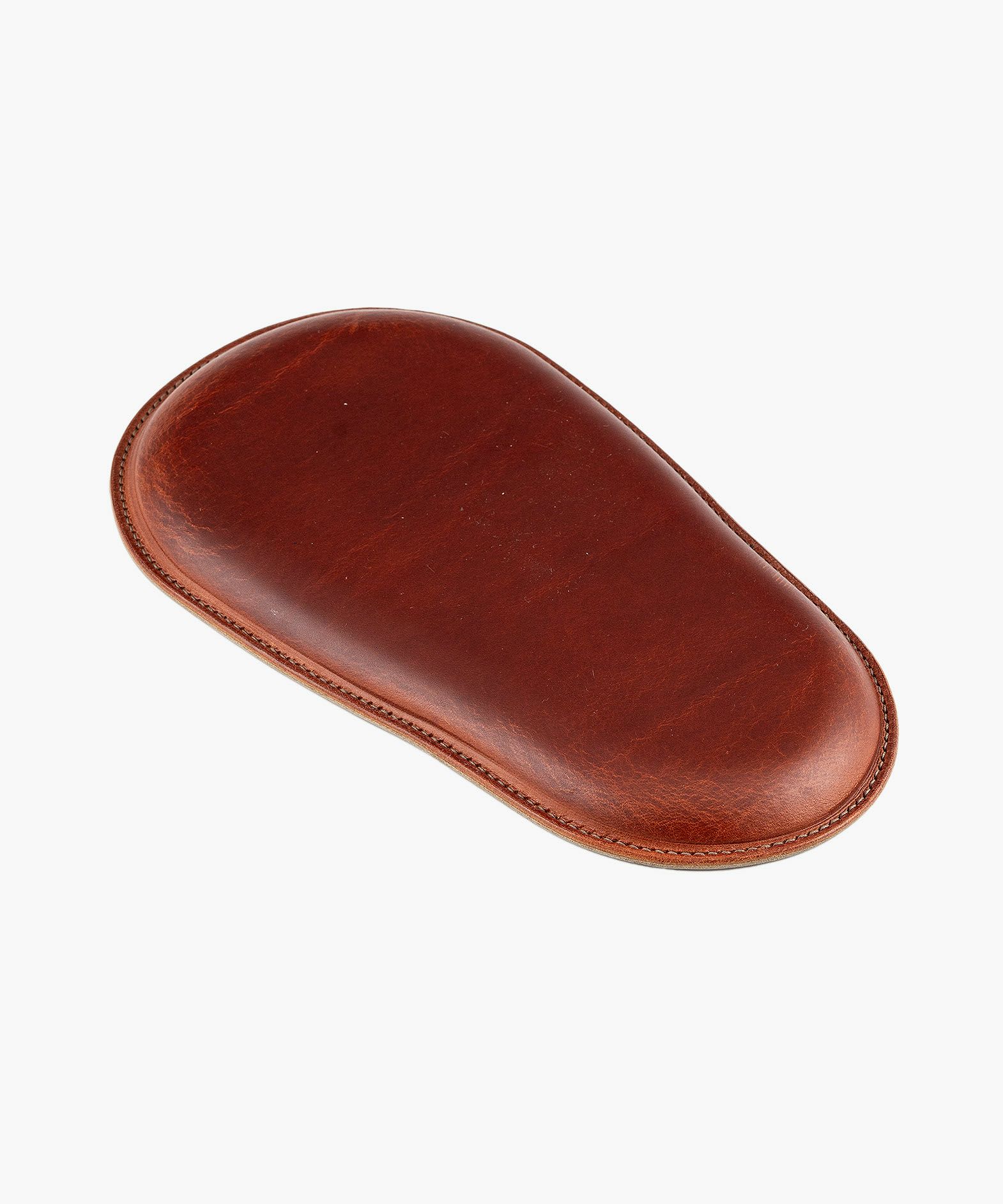 表面（ブッテーロ）：Grey、裏面（マレンマ）：Red Brown、糸色：トープ（154）